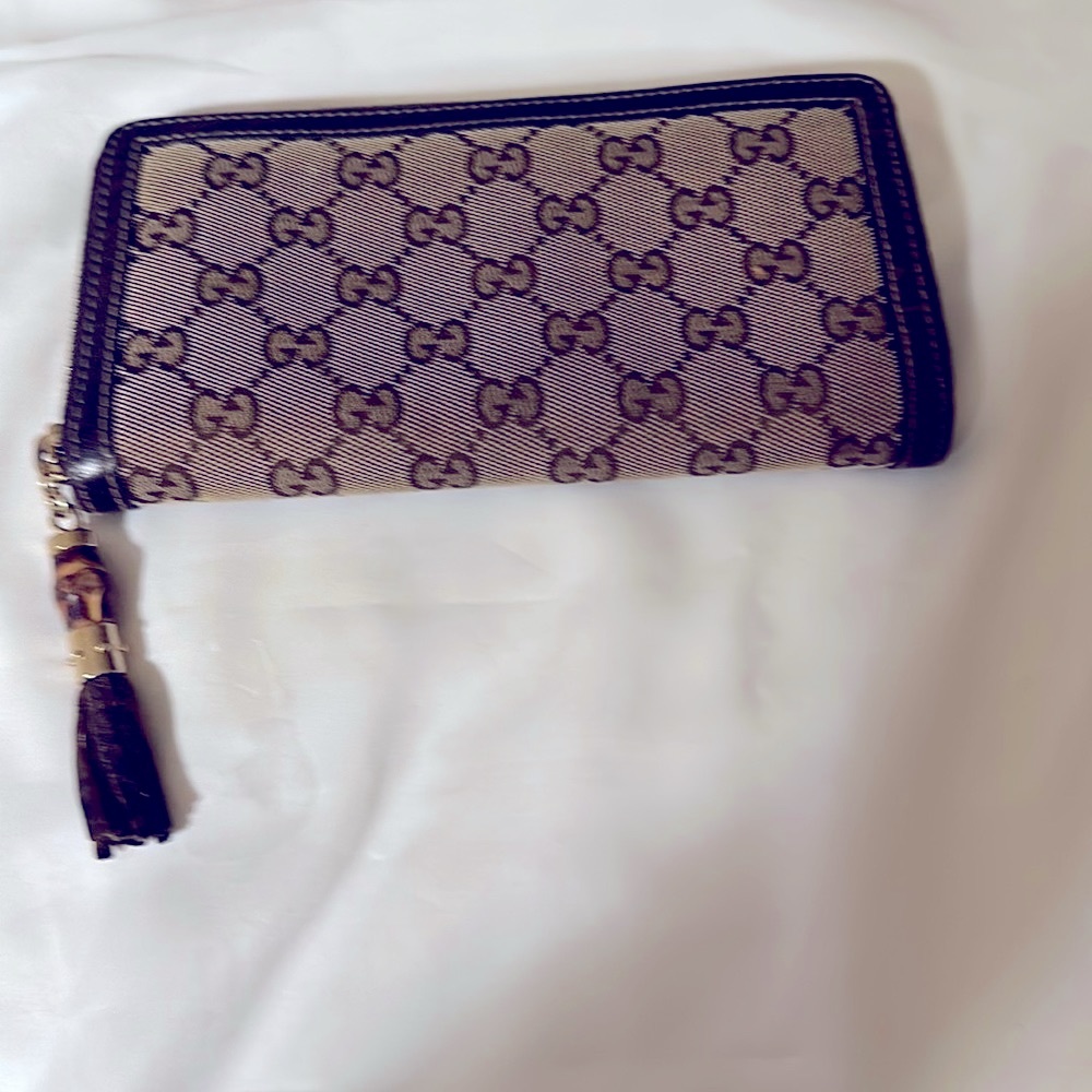 COPY - Gucci GG Monogram canvas wallet. Very Good pre-owned condition.